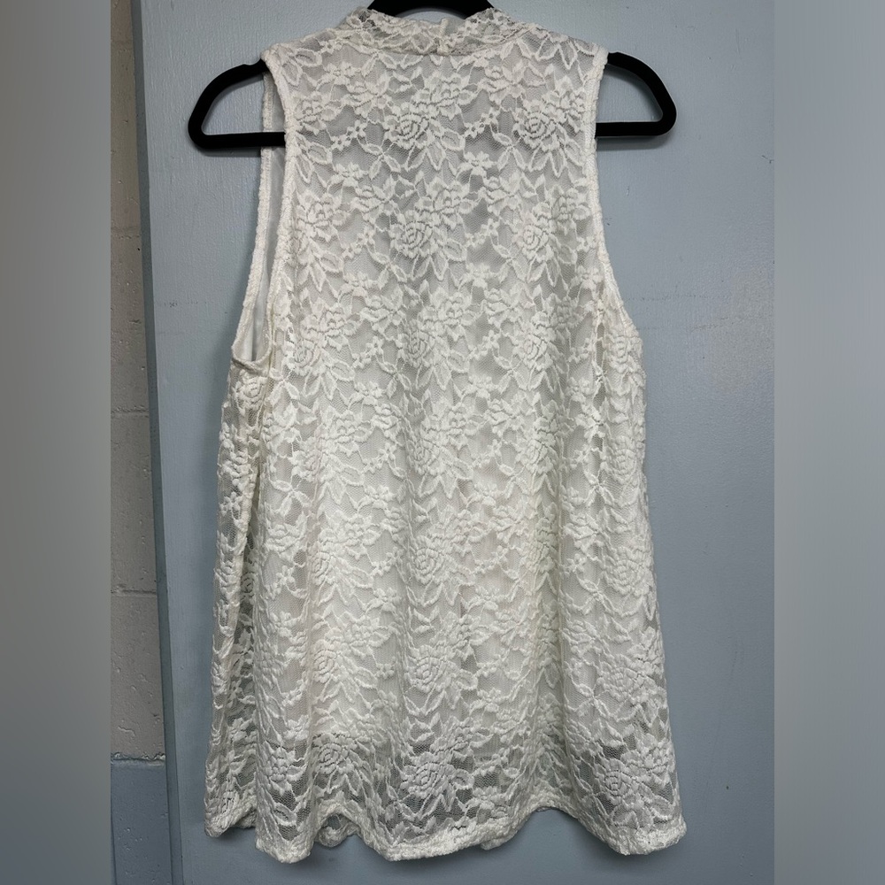 Lace top - Picture 2 of 3